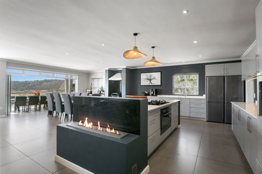 4 Bedroom Property for Sale in Kingfisher Creek Western Cape